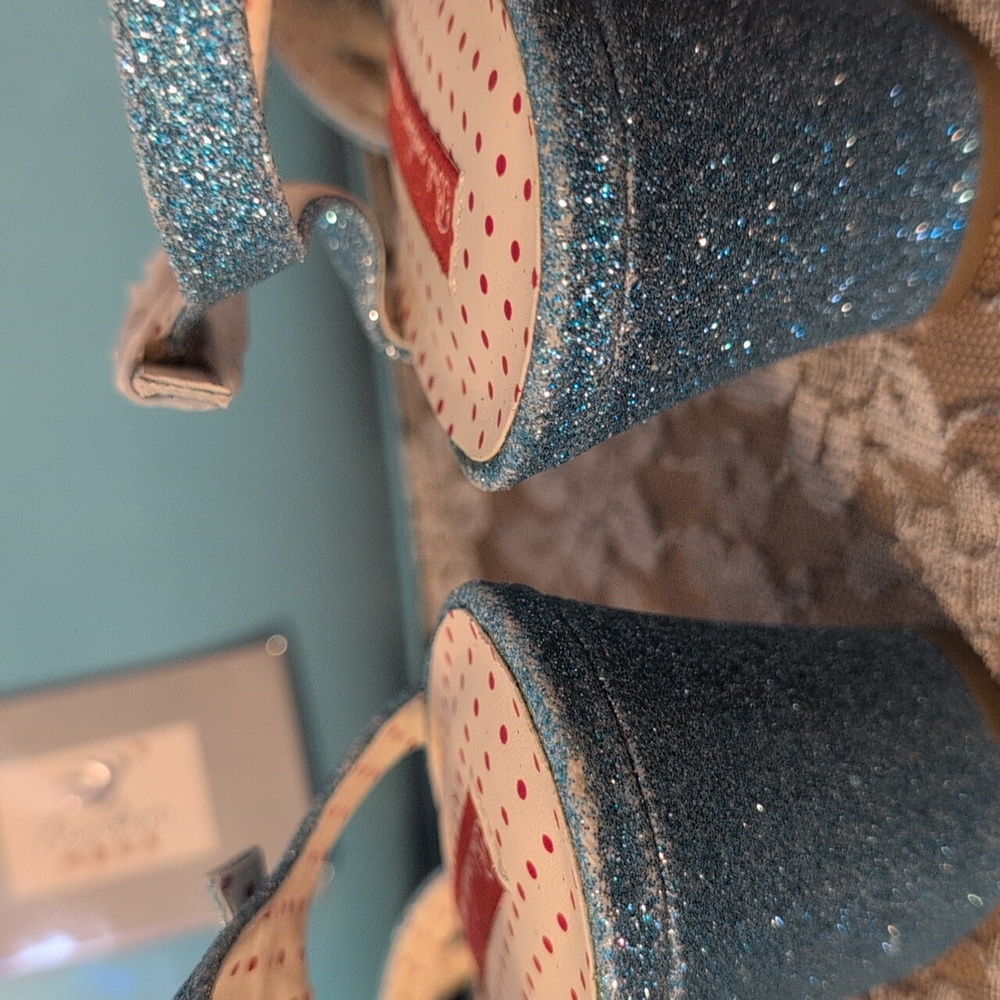 Shoes - Picture 4 of 6